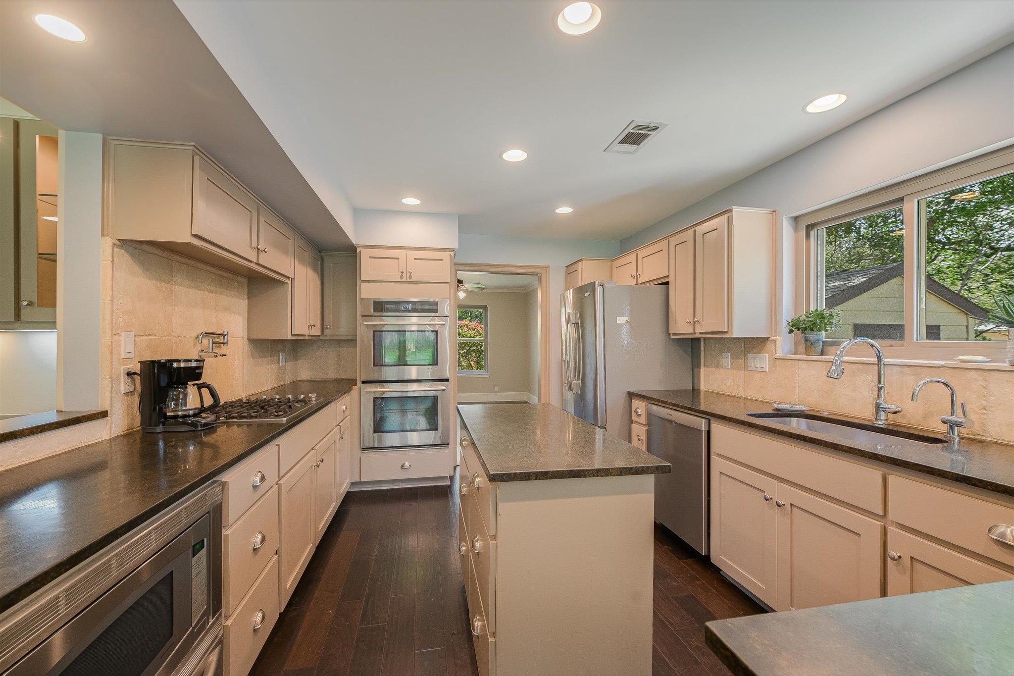 4900 Backtrail DR