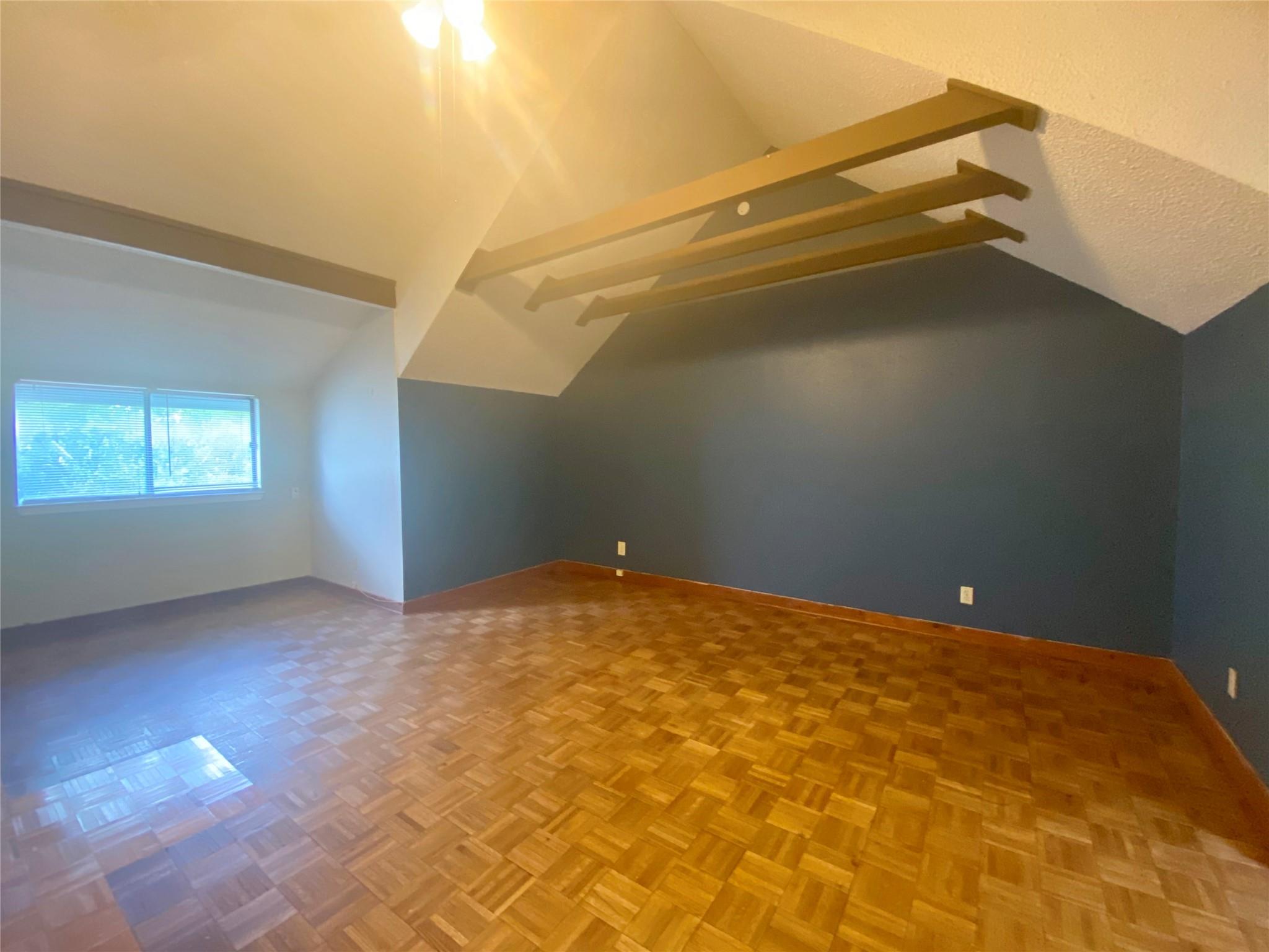 1610 W 10th ST