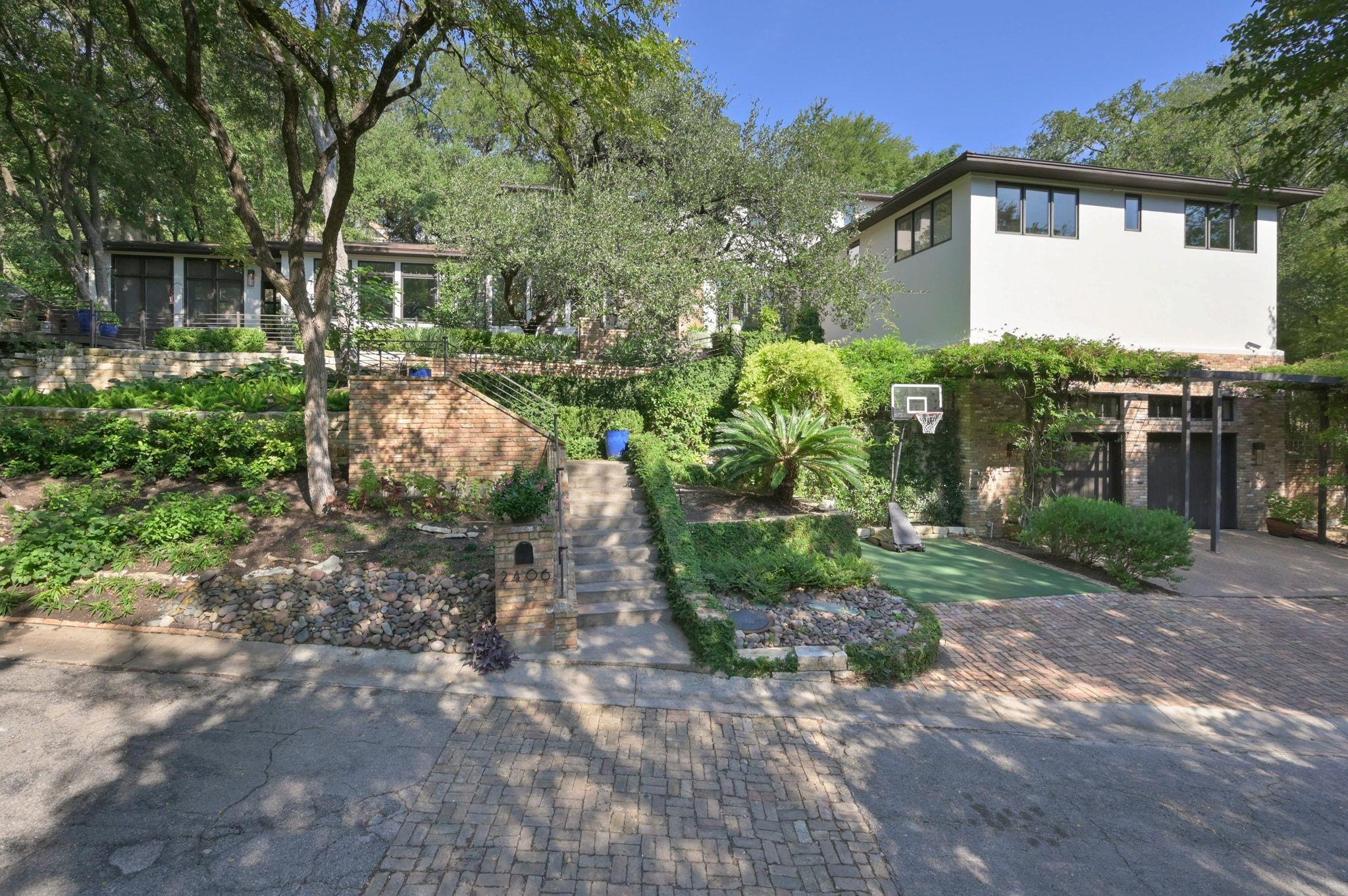 2406 Pemberton PKWY