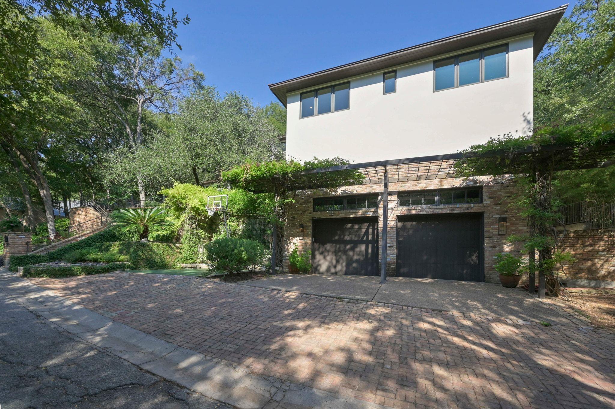 2406 Pemberton PKWY