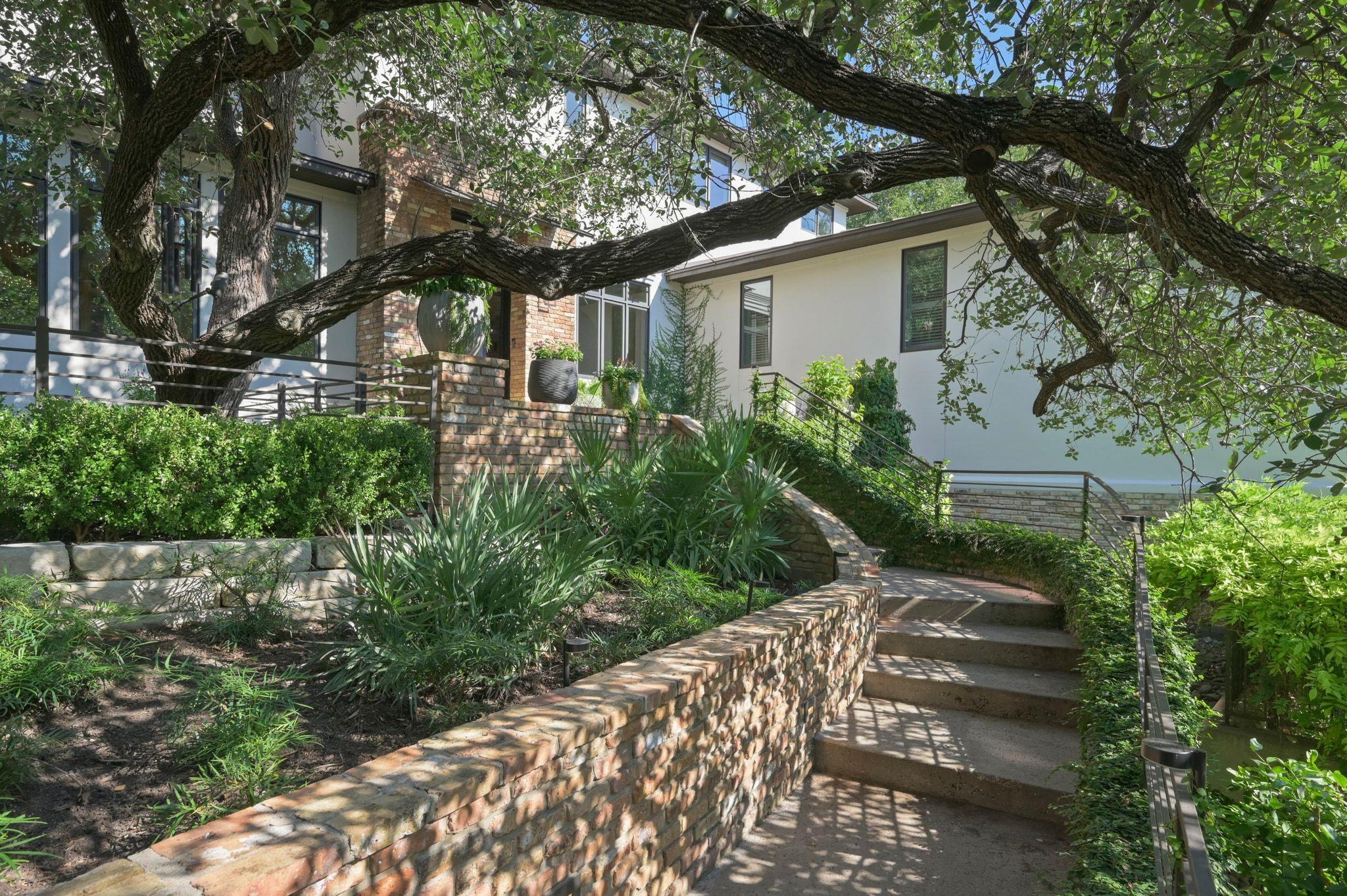 2406 Pemberton PKWY