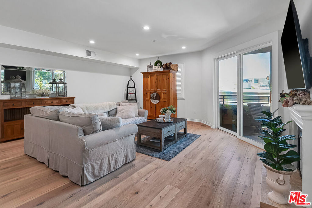 11921 Dorothy Street 303