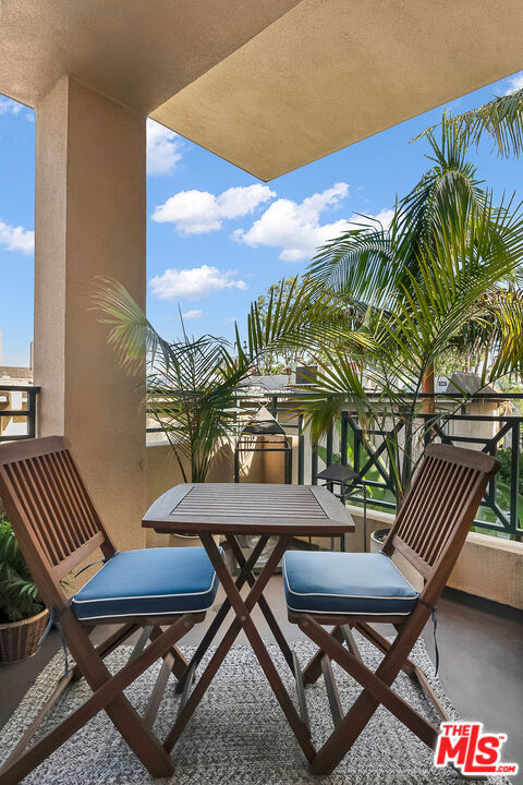 11921 Dorothy Street 303