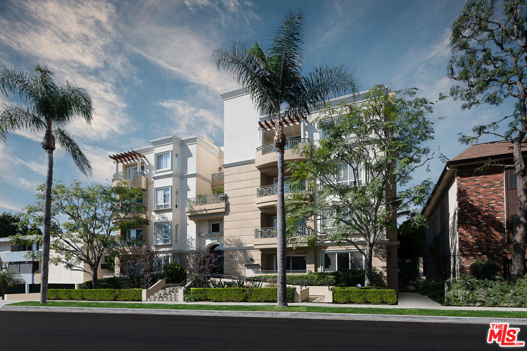 11921 Dorothy Street 303