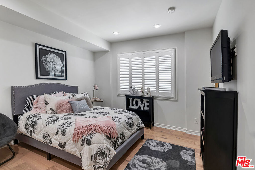 11921 Dorothy Street 303