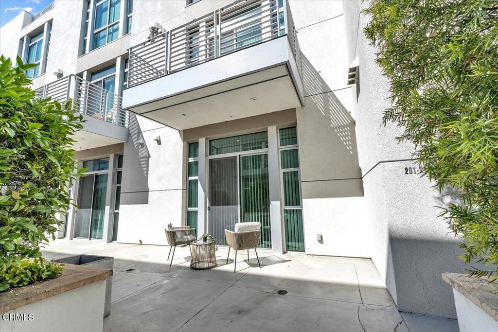 238 S Arroyo Parkway 208