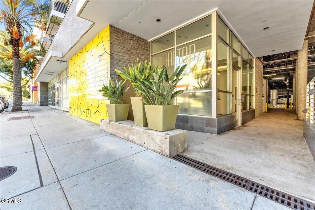 238 S Arroyo Parkway 208