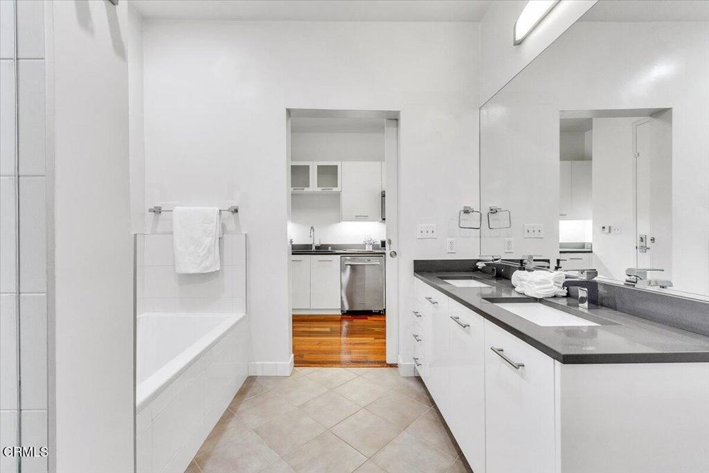 238 S Arroyo Parkway 208