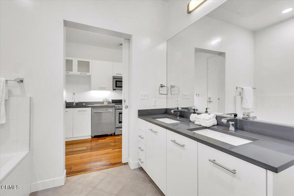 238 S Arroyo Parkway 208