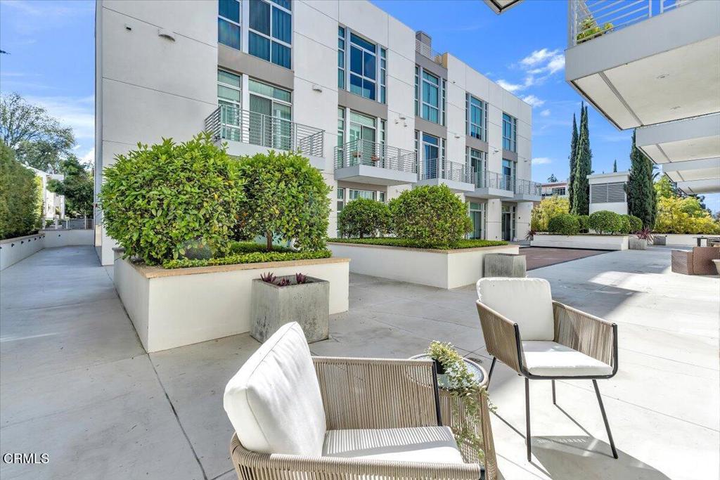 238 S Arroyo Parkway 208