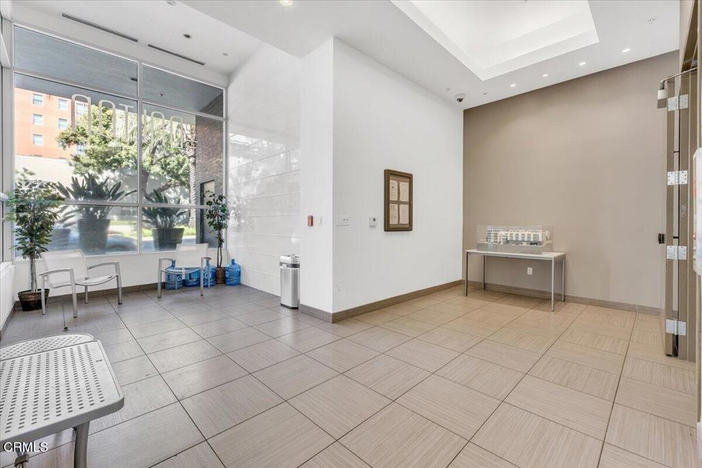 238 S Arroyo Parkway 208