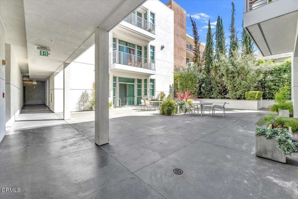 238 S Arroyo Parkway 208
