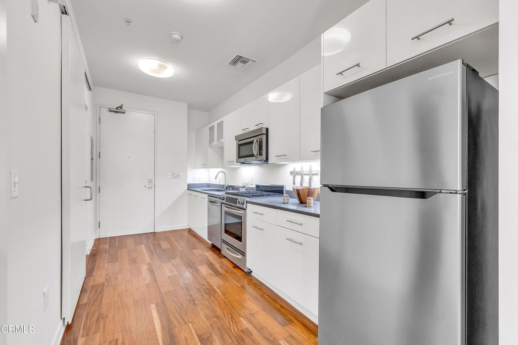 238 S Arroyo Parkway 208