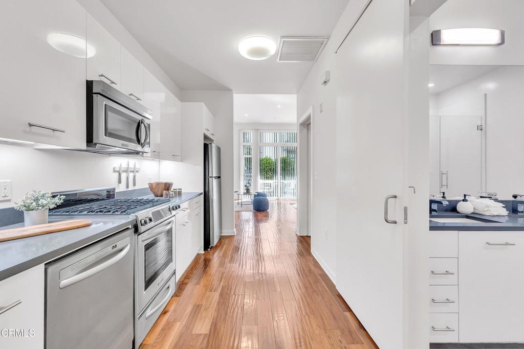 238 S Arroyo Parkway 208