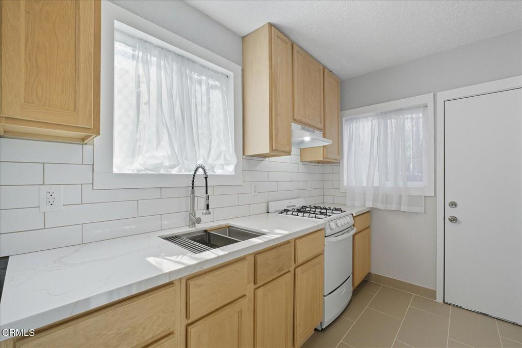 1488 W Sunset Boulevard 1/4