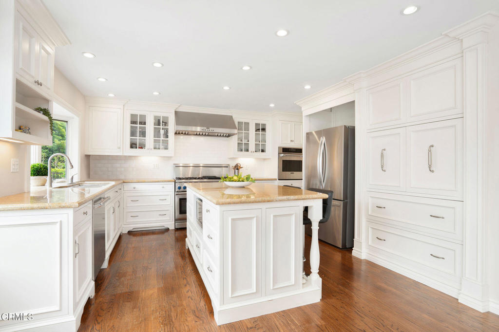 1095 Linda Glen Drive