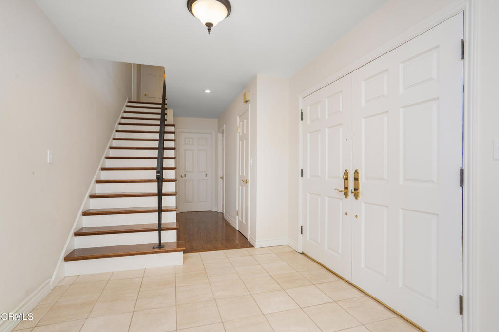 1095 Linda Glen Drive