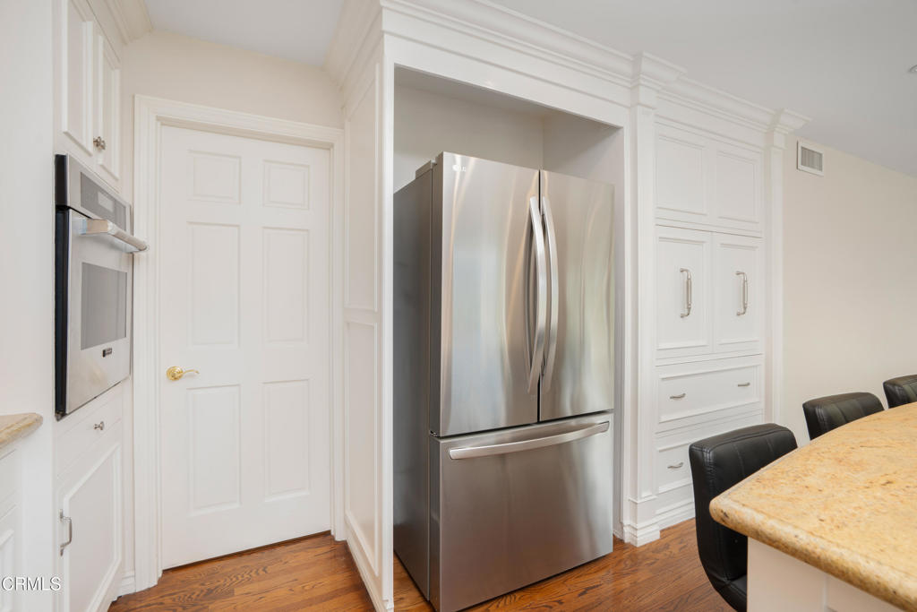 1095 Linda Glen Drive