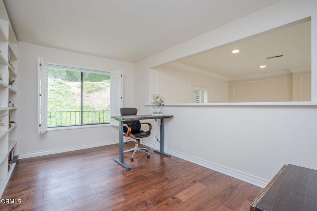 1095 Linda Glen Drive