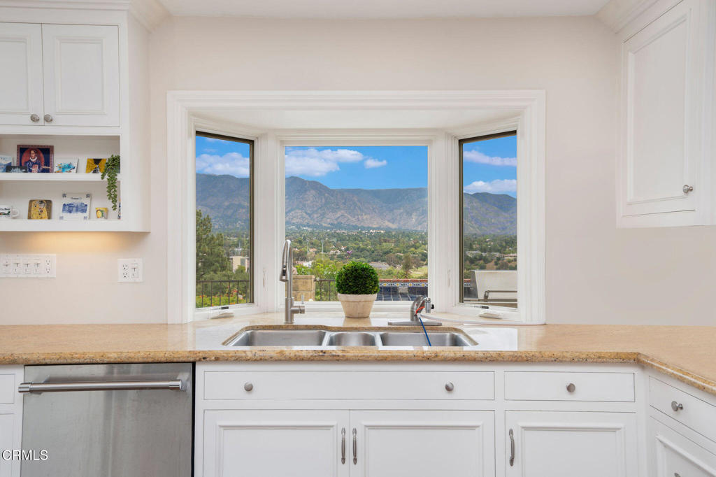 1095 Linda Glen Drive