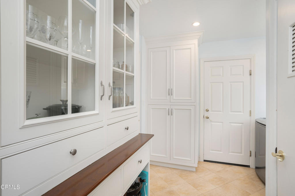 1095 Linda Glen Drive