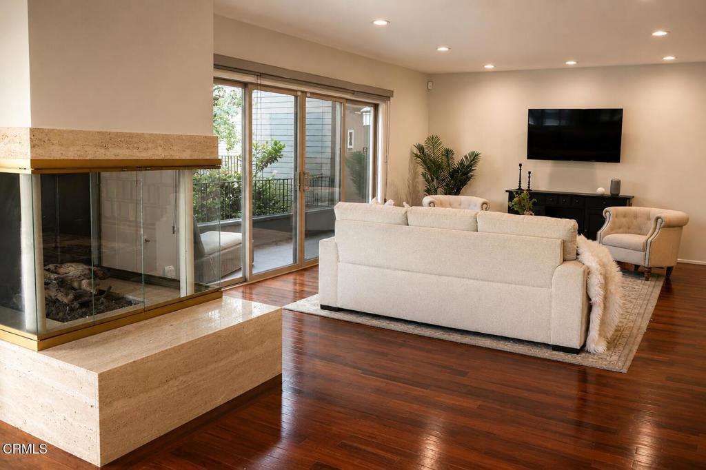 1255 S Orange Grove Boulevard 4