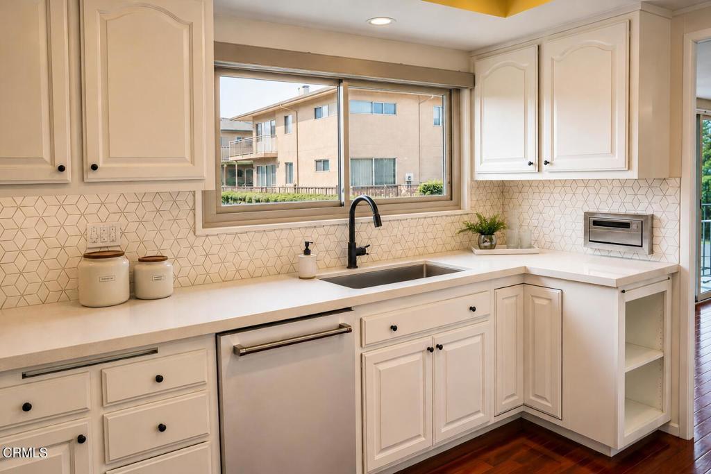 1255 S Orange Grove Boulevard 4