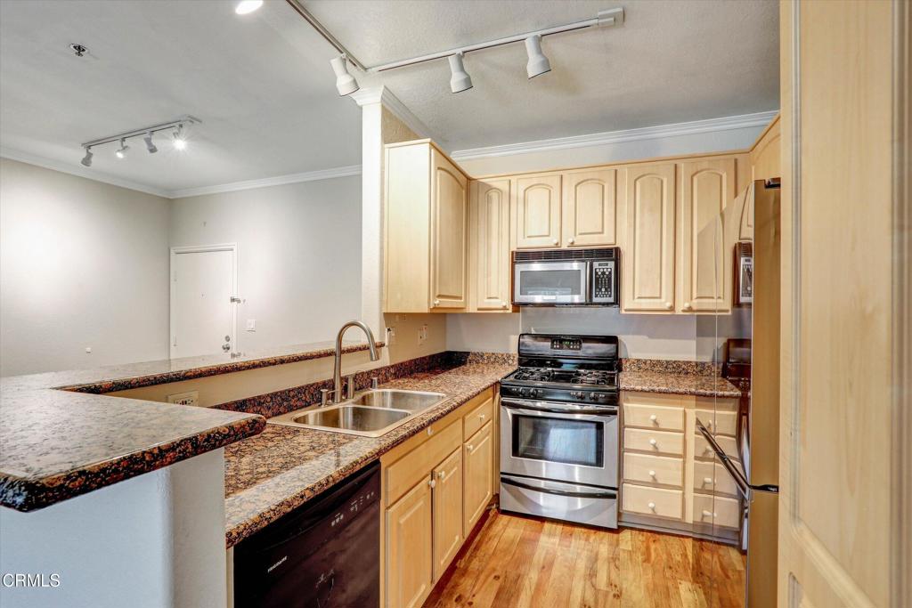 300 N El Molino Avenue 323