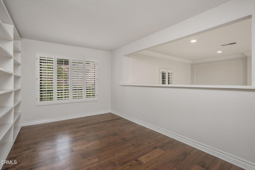1095 Linda Glen Drive