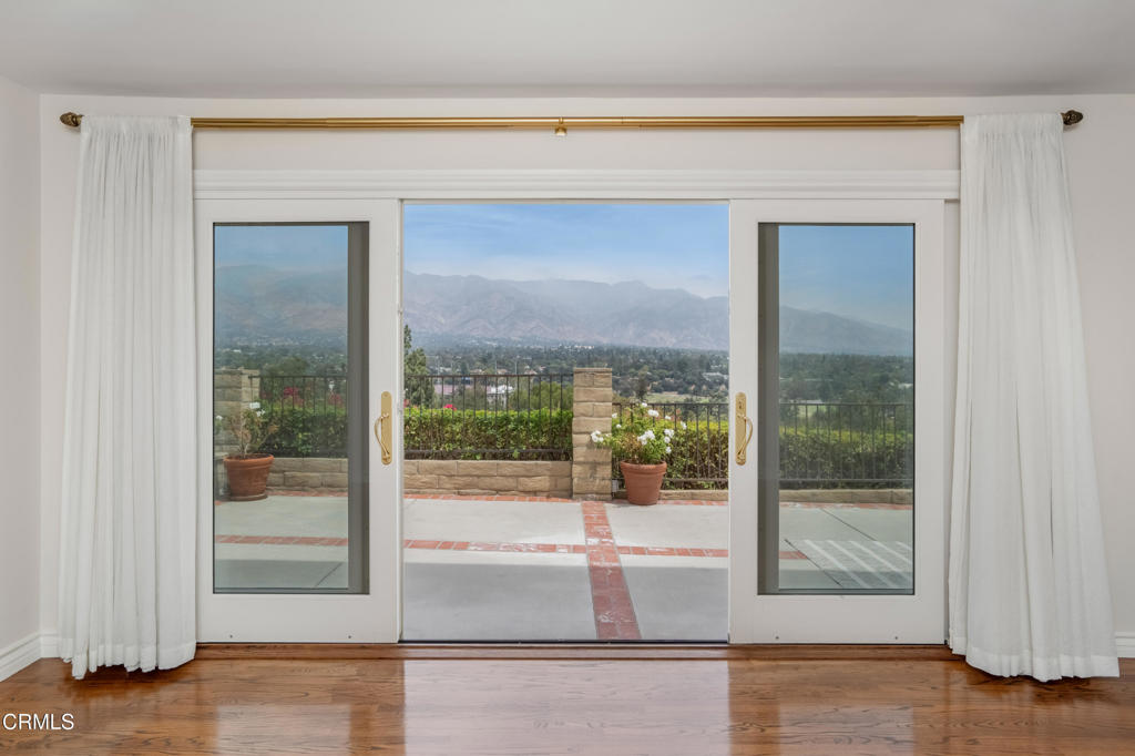 1095 Linda Glen Drive