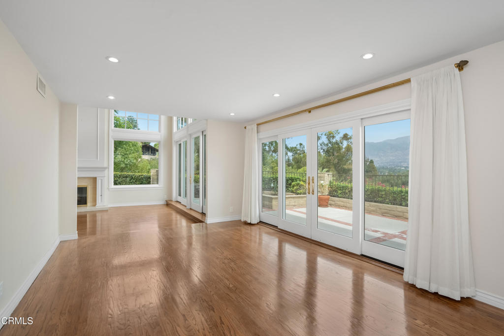 1095 Linda Glen Drive