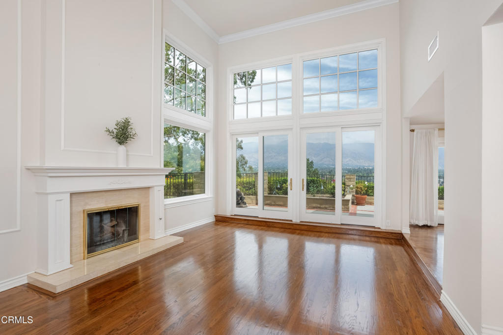 1095 Linda Glen Drive