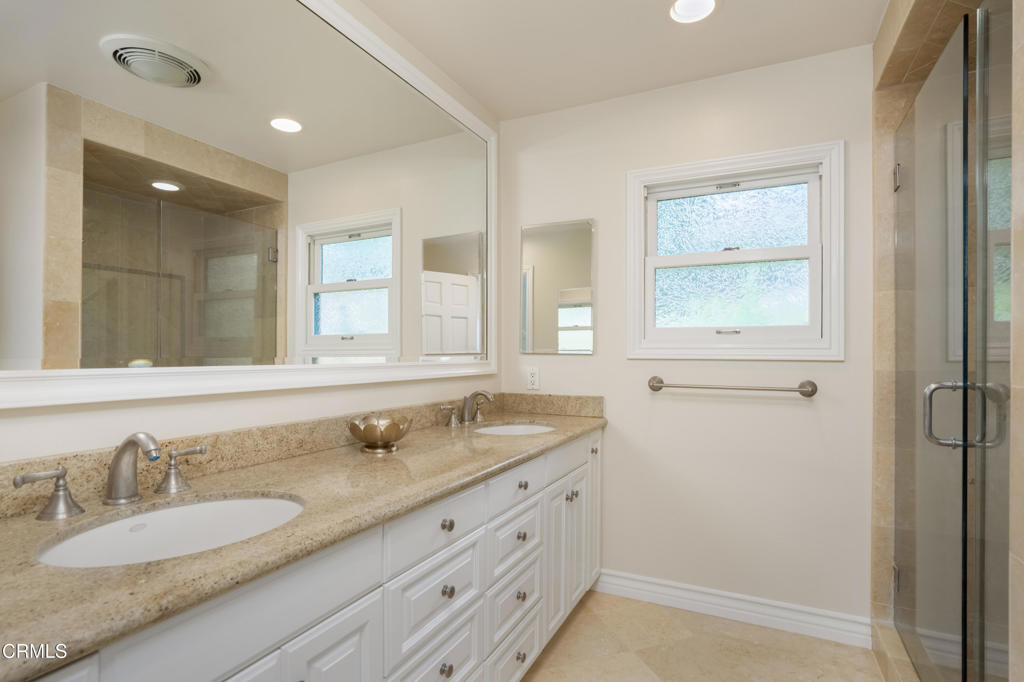 1095 Linda Glen Drive