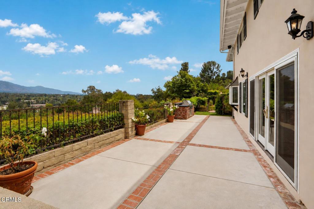 1095 Linda Glen Drive