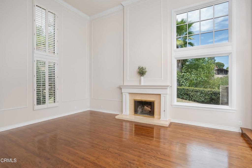 1095 Linda Glen Drive