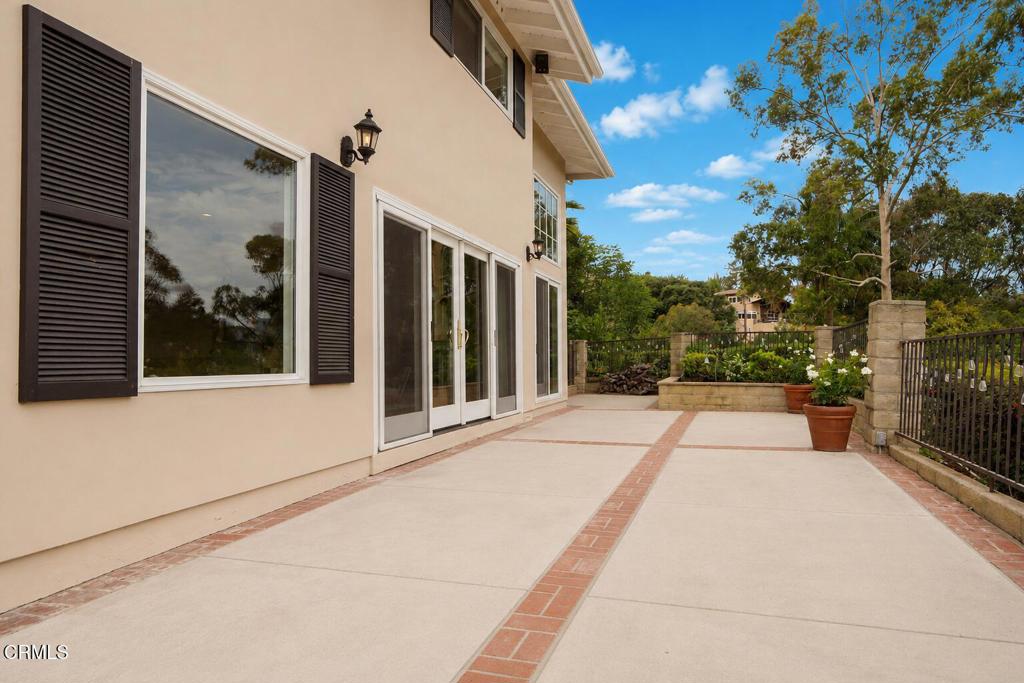 1095 Linda Glen Drive