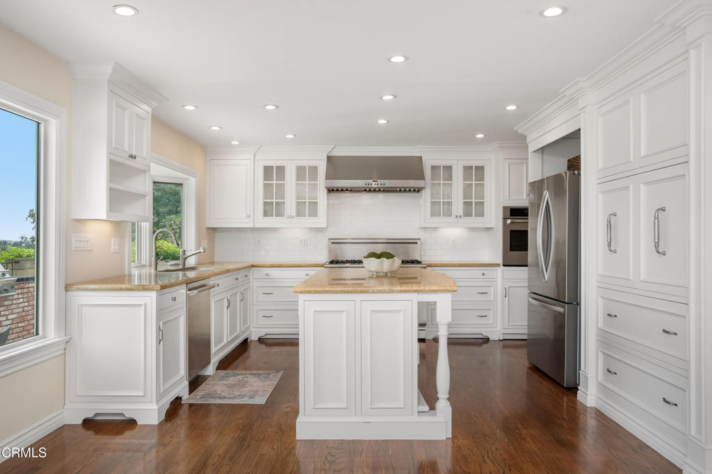 1095 Linda Glen Drive