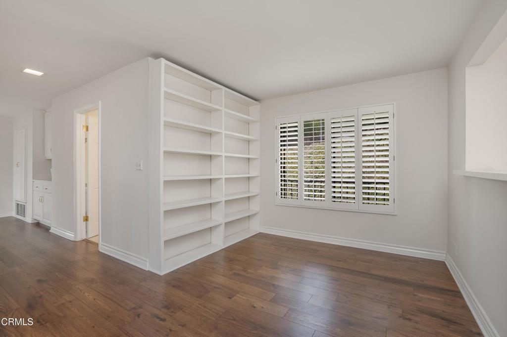 1095 Linda Glen Drive