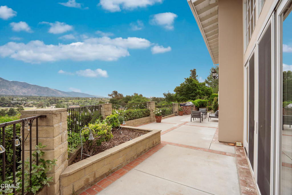 1095 Linda Glen Drive