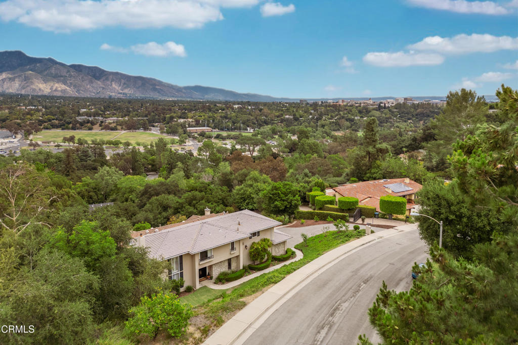 1095 Linda Glen Drive