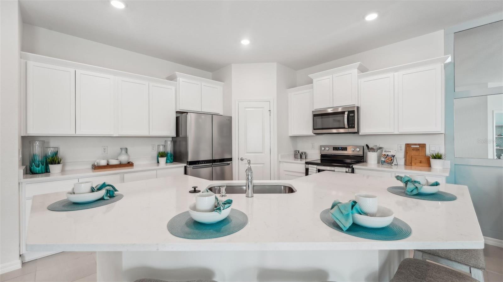 2395 WARREN ACRES DR