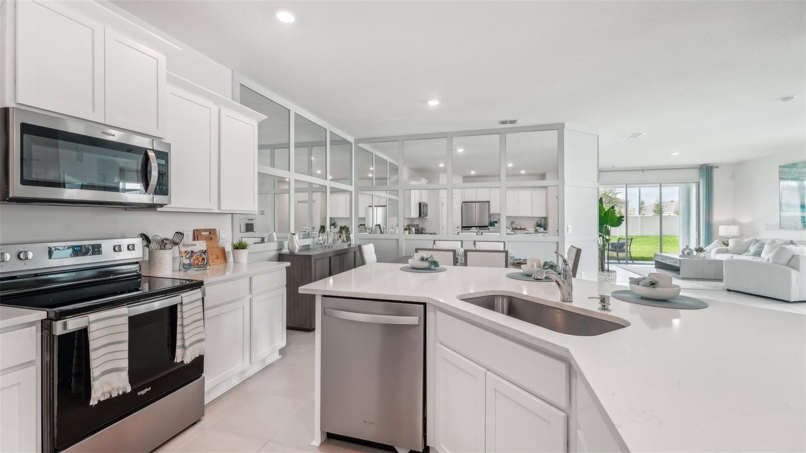 2395 WARREN ACRES DR