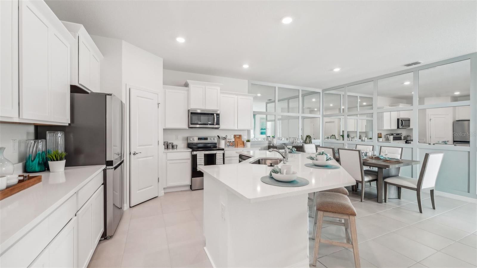 2395 WARREN ACRES DR