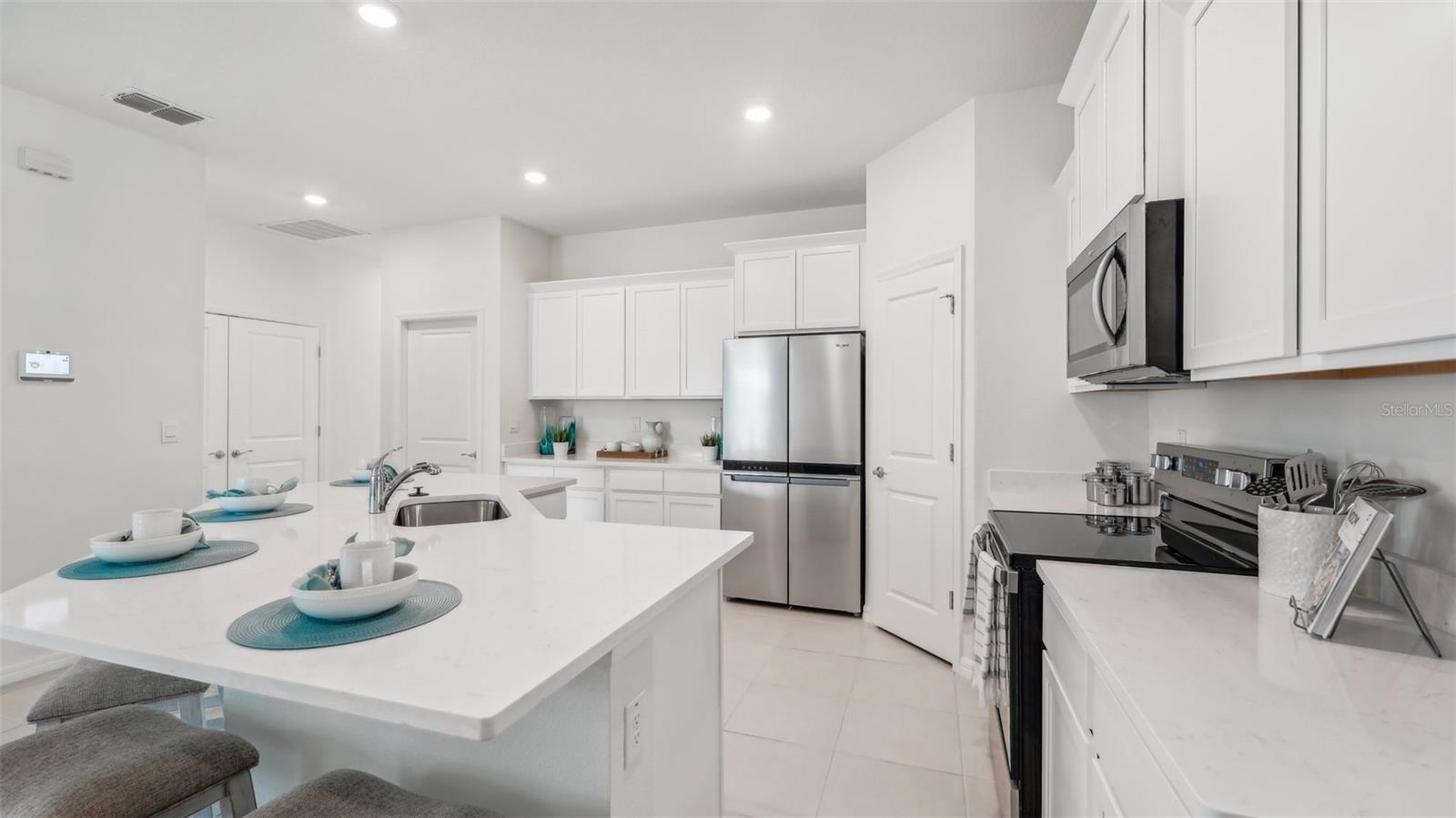 2395 WARREN ACRES DR