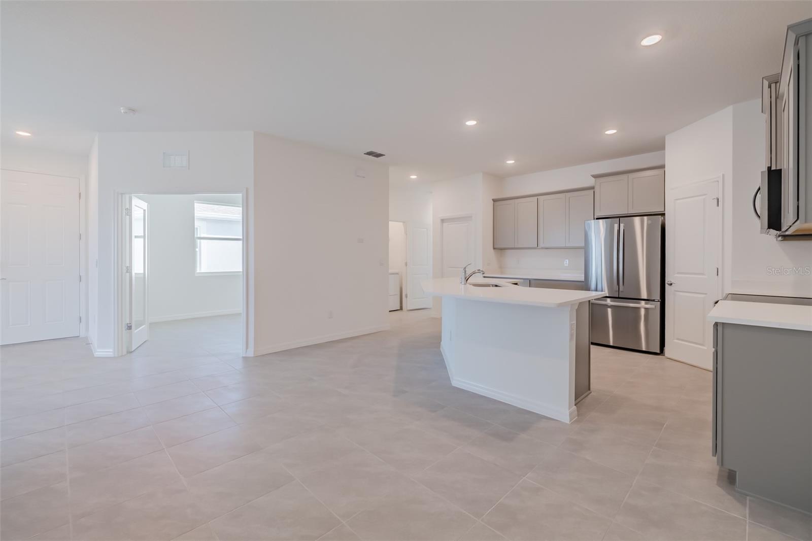 2395 WARREN ACRES BLVD