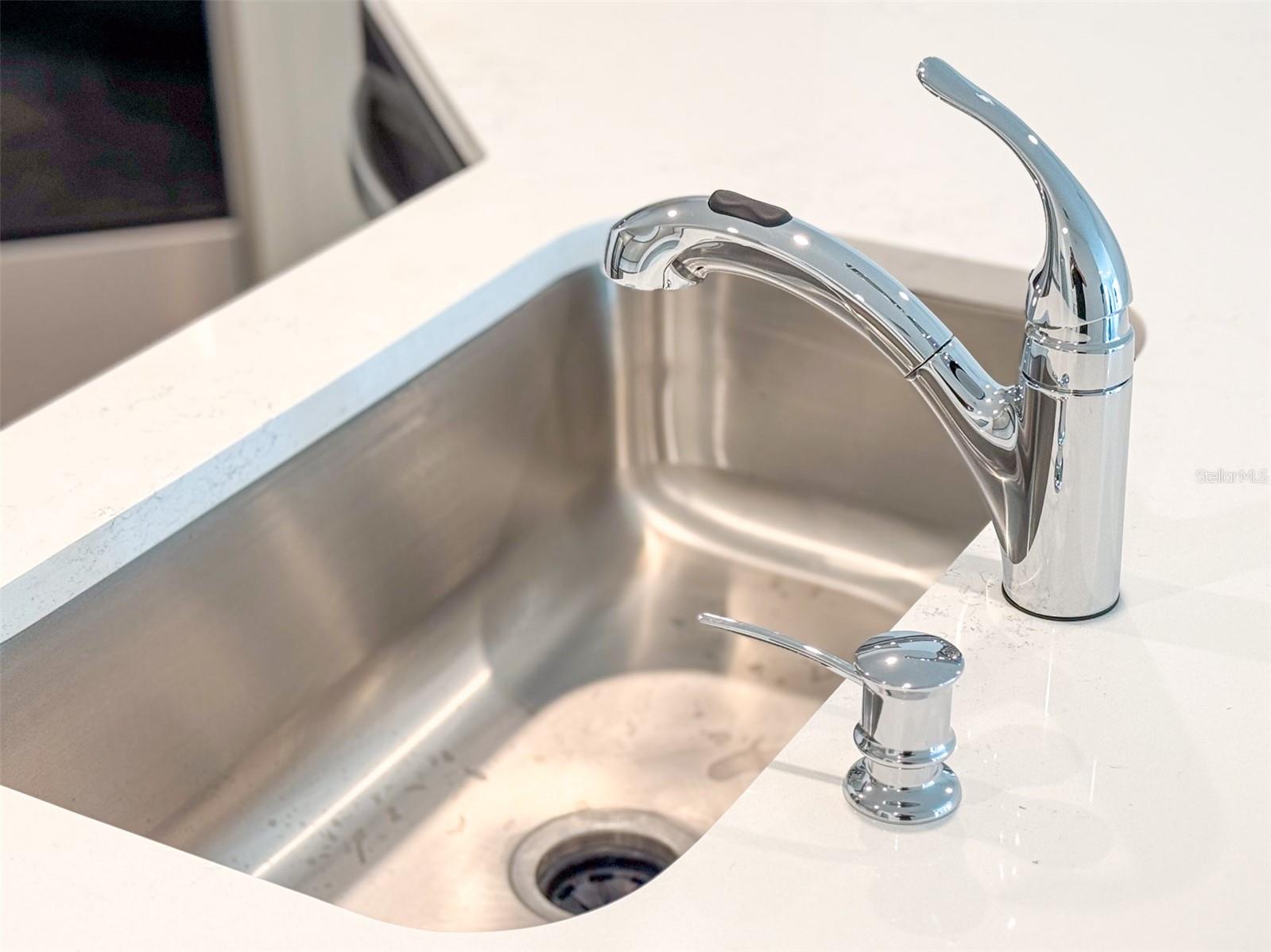 2395 WARREN ACRES BLVD