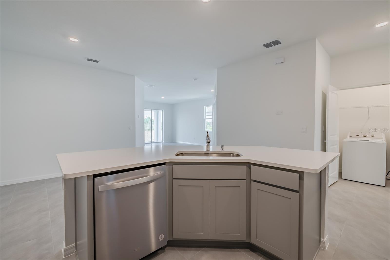 2395 WARREN ACRES BLVD