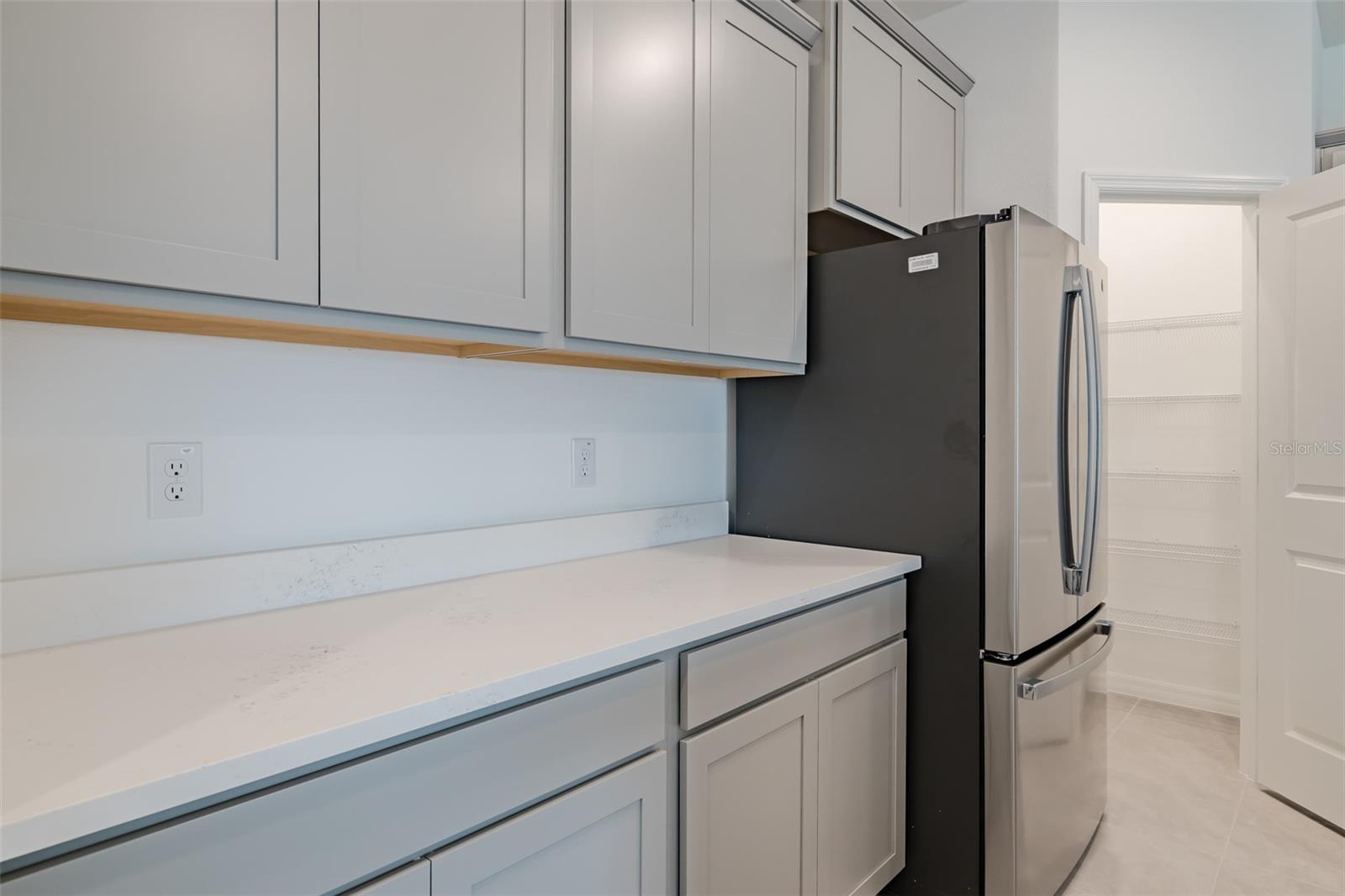 2395 WARREN ACRES BLVD