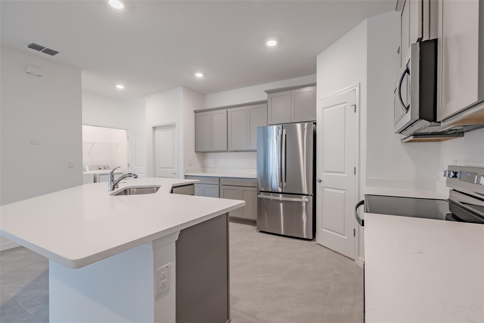 2395 WARREN ACRES BLVD