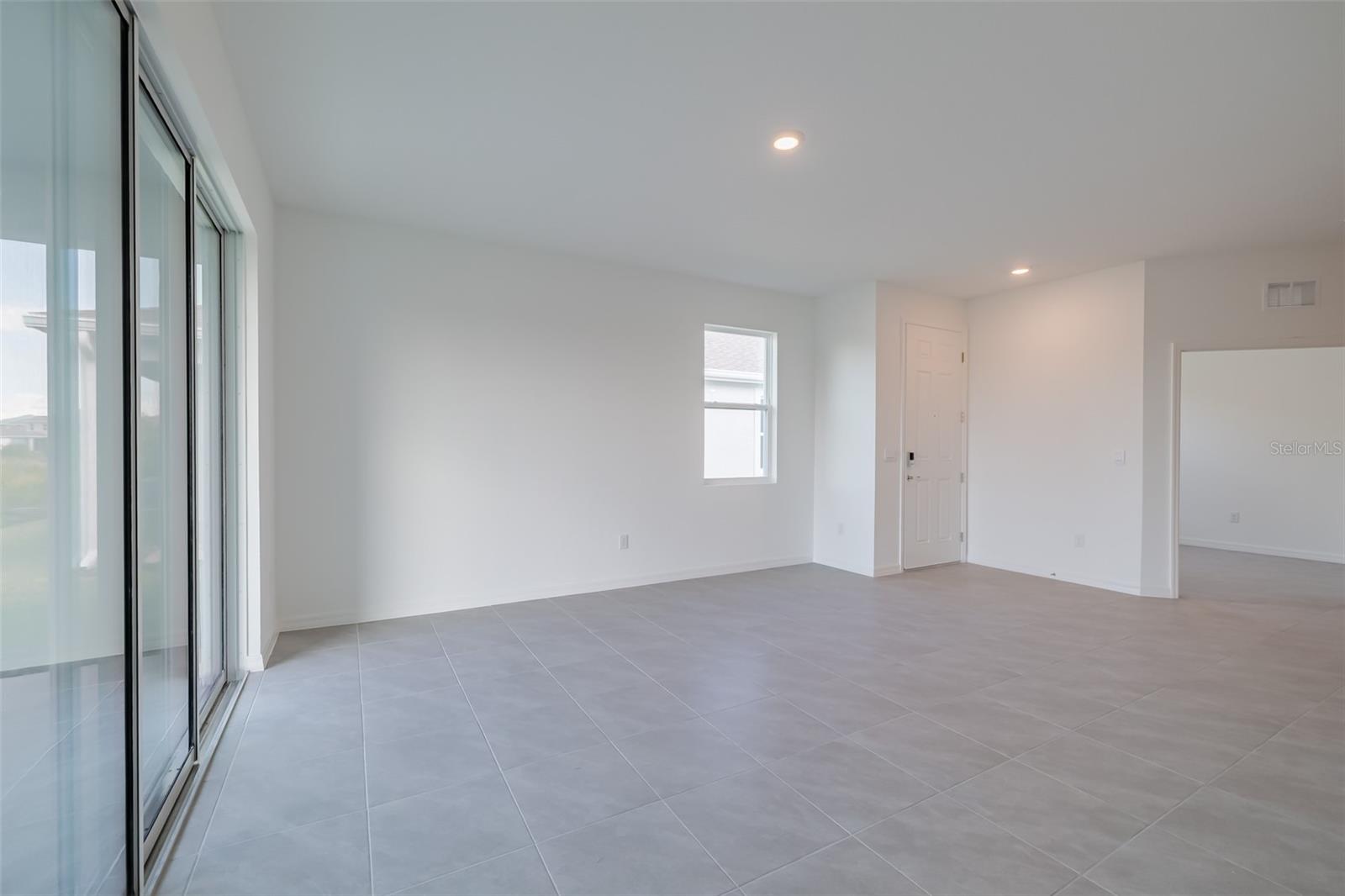 2395 WARREN ACRES BLVD